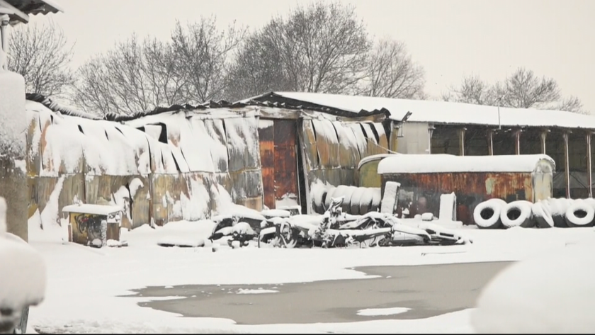 Пожар избухна в склад за масла в Бургас