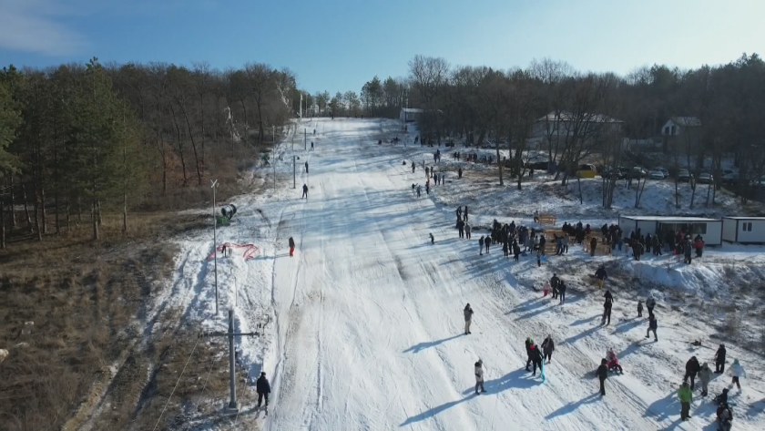 Снегът в Североизточна България направи възможно карането на ски в