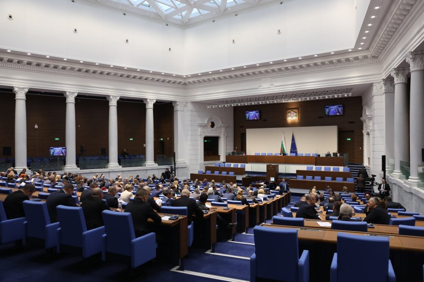 Как реагират депутатите на решението за повторно преброяване на част от бюлетините?