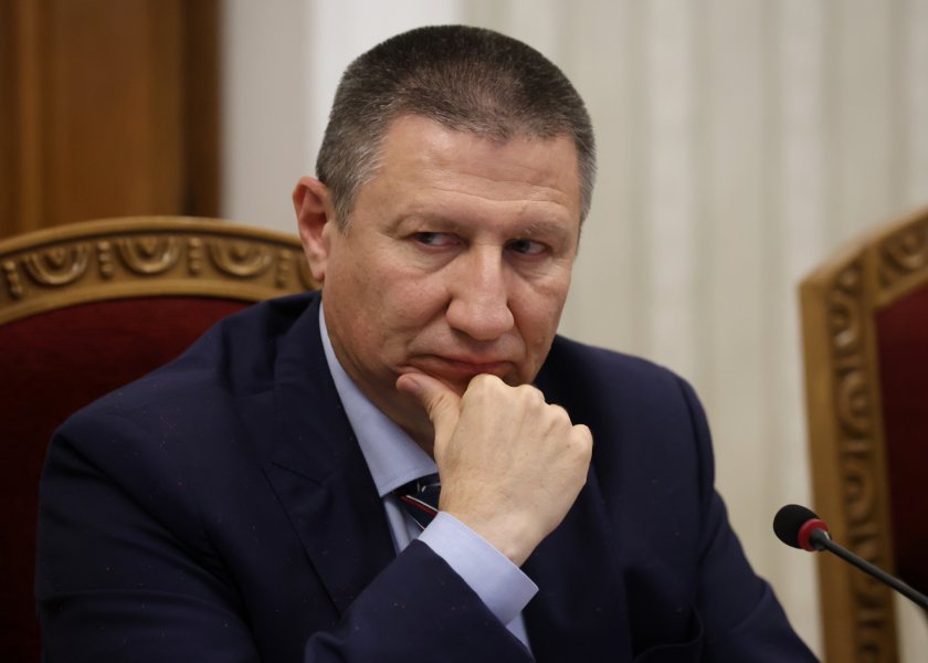 Изпълняващият функциите главен прокурор Борислав Сарафов внесе в 51-вото Народно