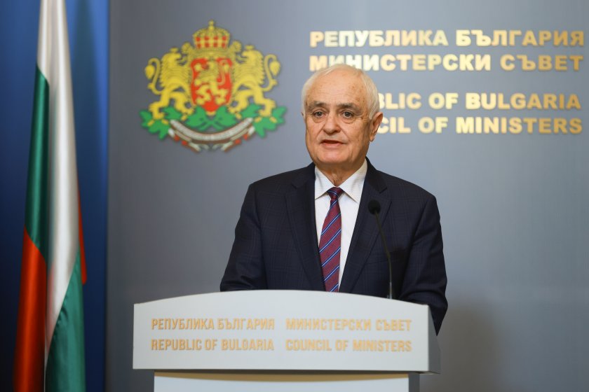 българия шест хеликоптера гасене пожари съобщи военният министър атанас запрянов