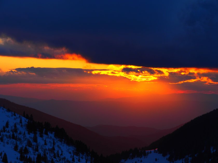 Ще бъде предимно облачно, преди обяд на места в низините