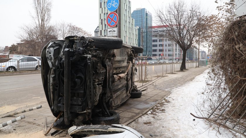 Пиян, дрогиран и без книжка: Три обвинения за шофьора, предизвикал катастрофа в София