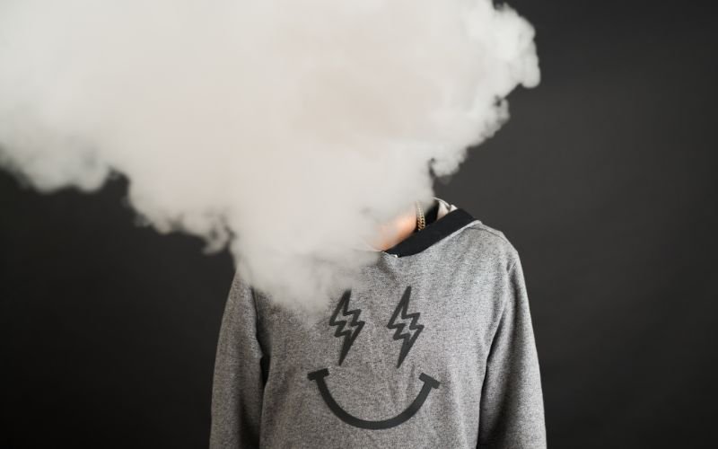 Все по-малки деца посягат към вейповете с опиати, отчитат от