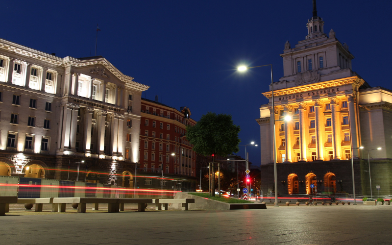 Депутатите продължават работа и в този час в опит да