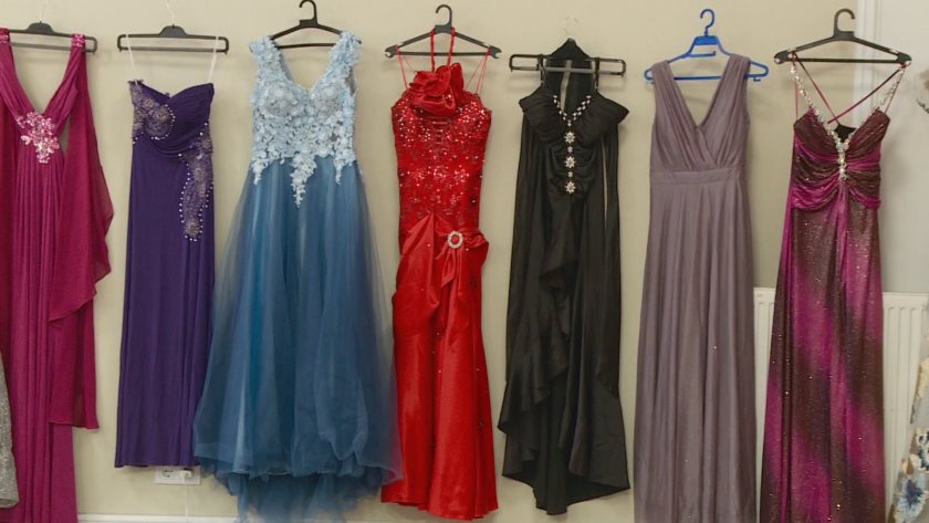 Благотворителна акция в Асеновград събира рокли и костюми за абитуриенти