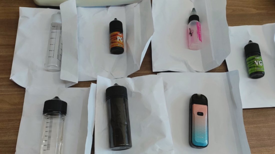 Вейп и течност за пушене, за която полицията има данни,