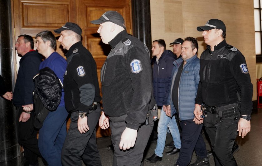 СГС остави в ареста четиримата задържани за вандалски прояви пред