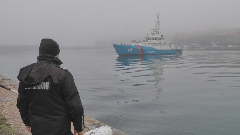 мистериозна двойка бедства гумена лодка черно море пътувала одеса варна