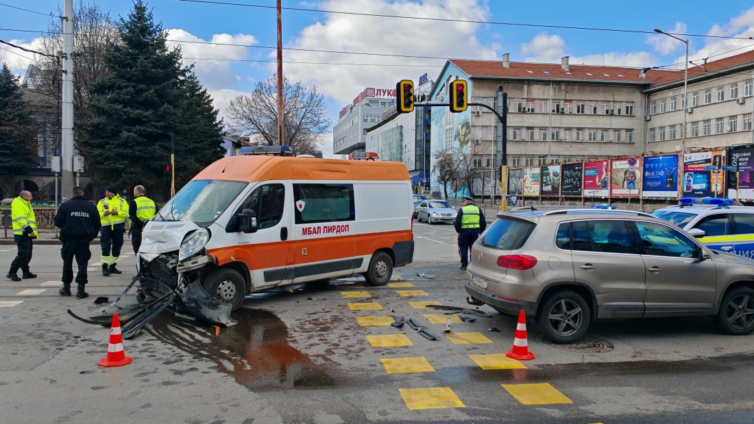 линейка кола катастрофираха софия тежко пострадали