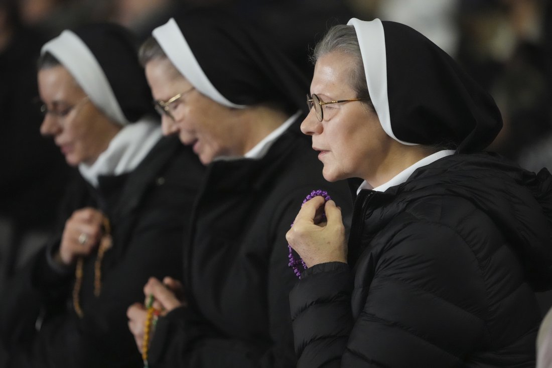 Състоянието на папа Франциск е било стабилно вчера, обявиха снощи