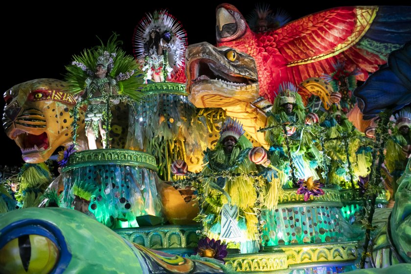 Бразилският мегаполис Рио де Жанейро живее в разгара на лудия