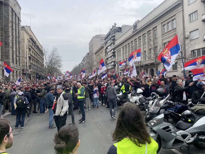 Хиляди сръбски студенти и граждани, които подкрепят каузата им, отново