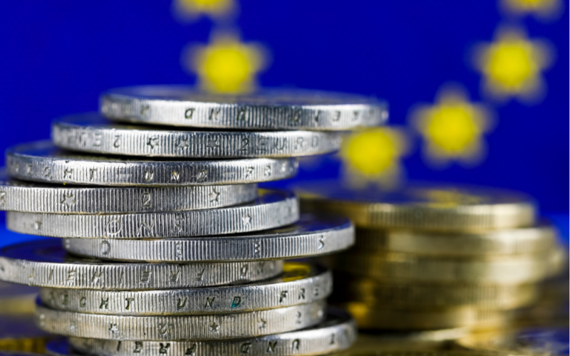 Какво ще се случи със спестяванията и заплатите ни след