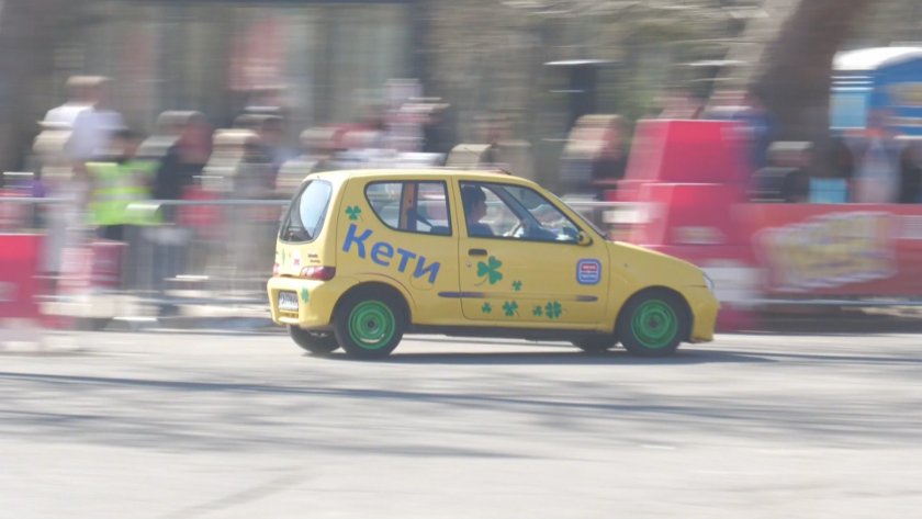 Женски празник с мъжки хъс в Бургас. Вместо цветя и