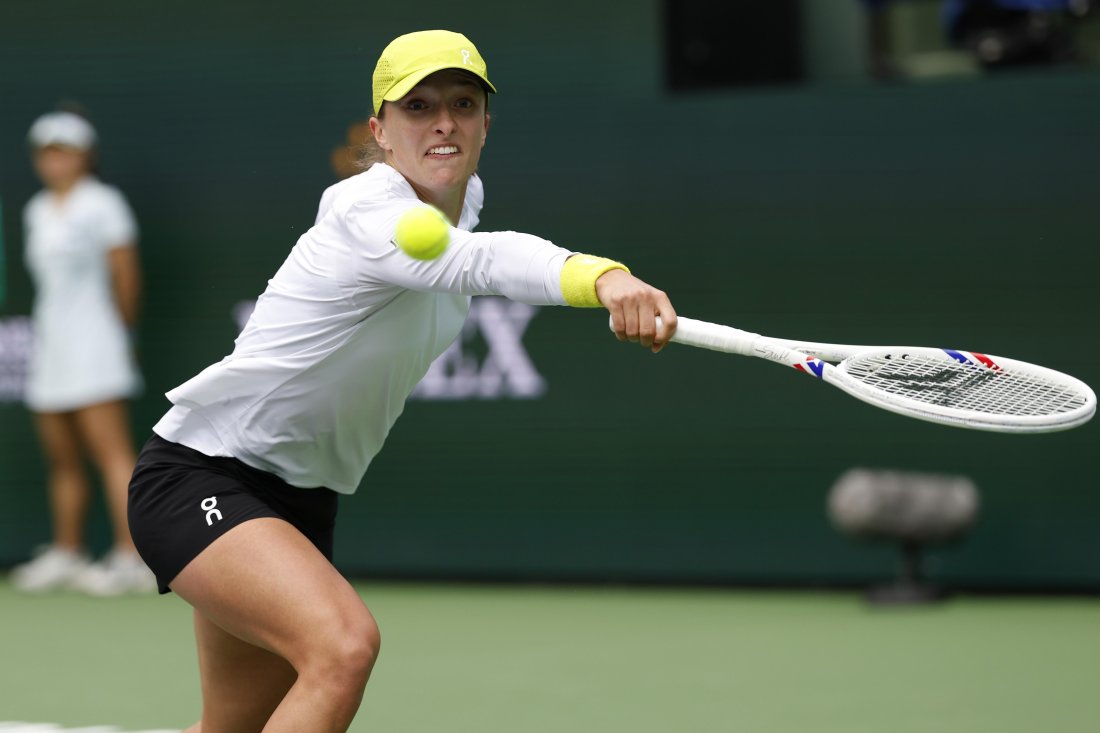 шампионката ига швьонтек достигна полуфиналите индиън уелс четвърти пореден път