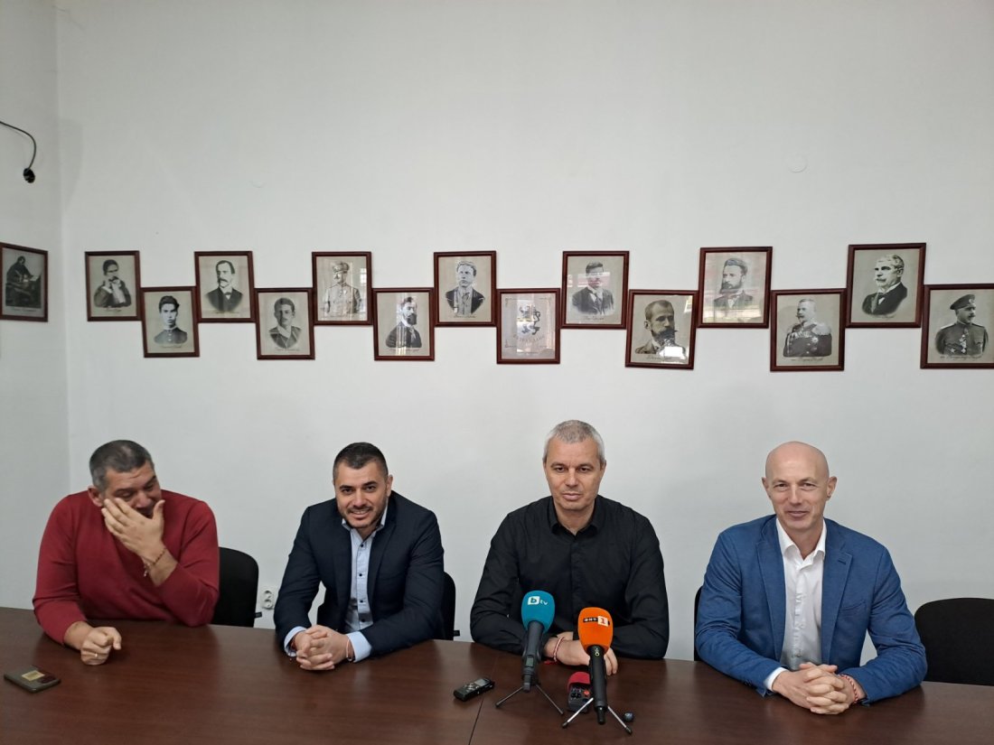 костадин костадинов критики вмешателство вътрешната политика румъния сирия