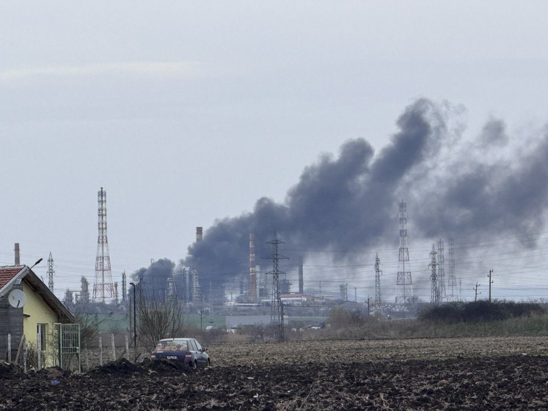 пожар горя нефтената рафинерия бургас