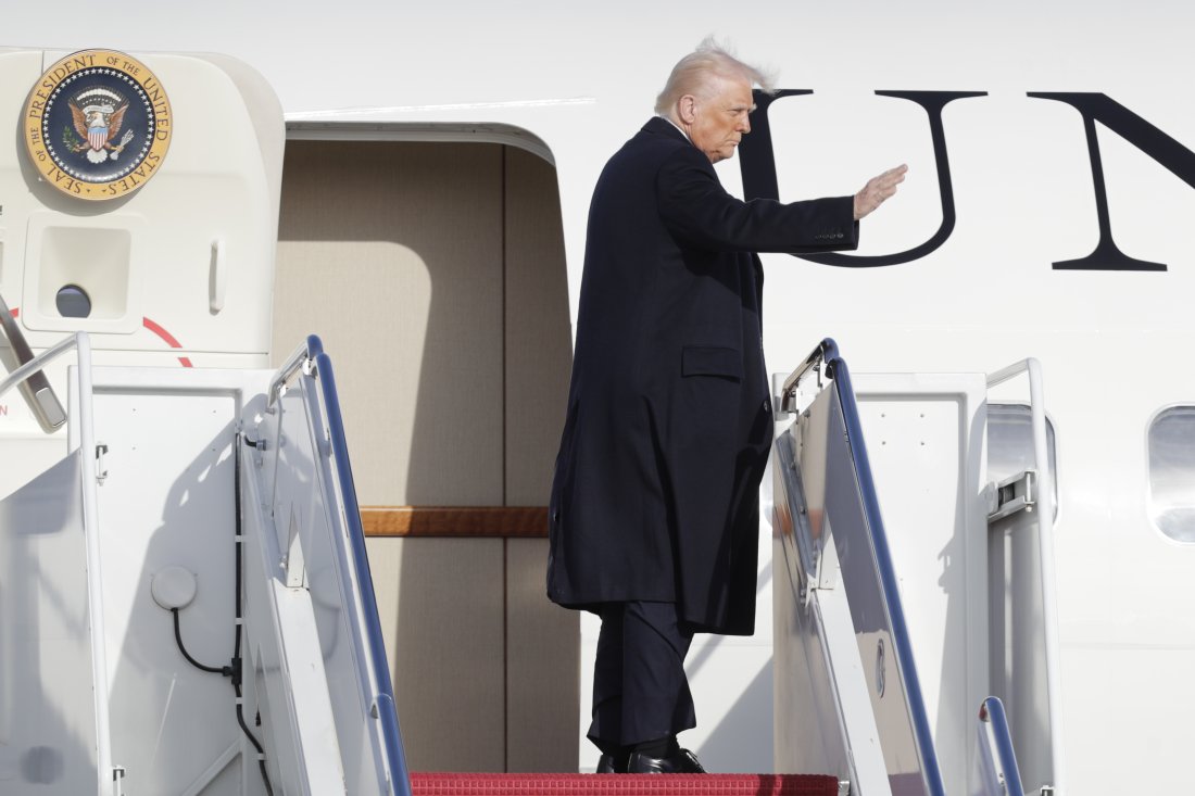 Нов подход към латино мигрантите: Тръмп отмени програма на Байдън