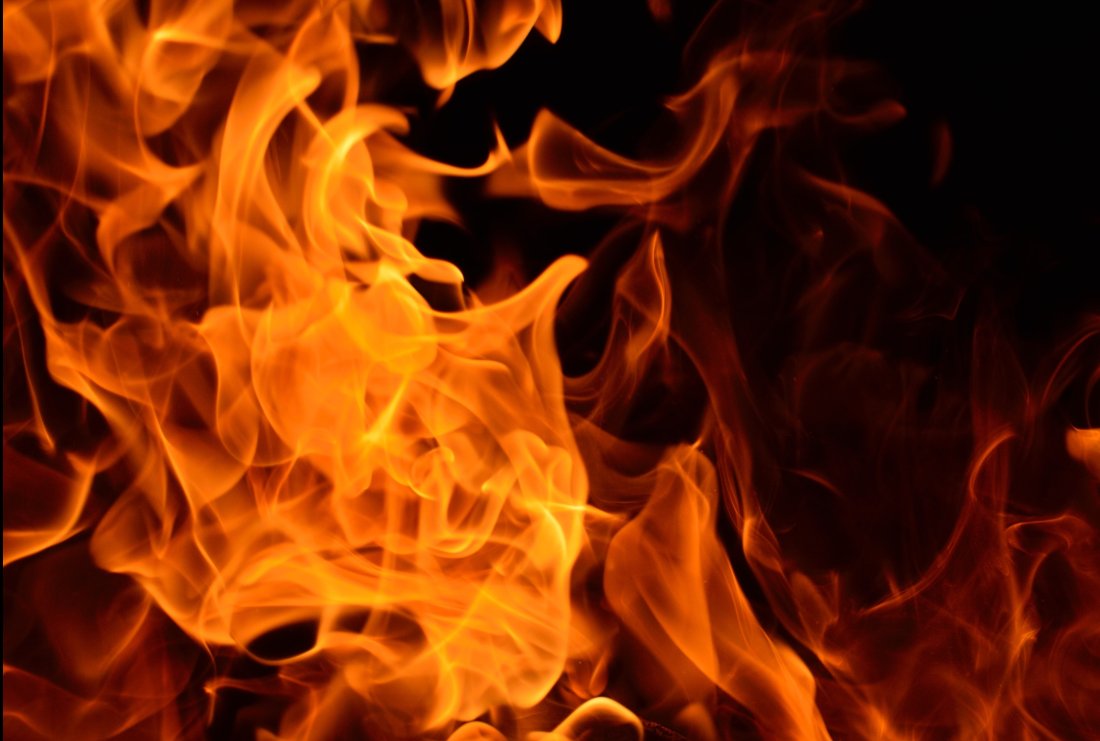 Най-малко 50 са загинали при пожар в дискотека в Северна