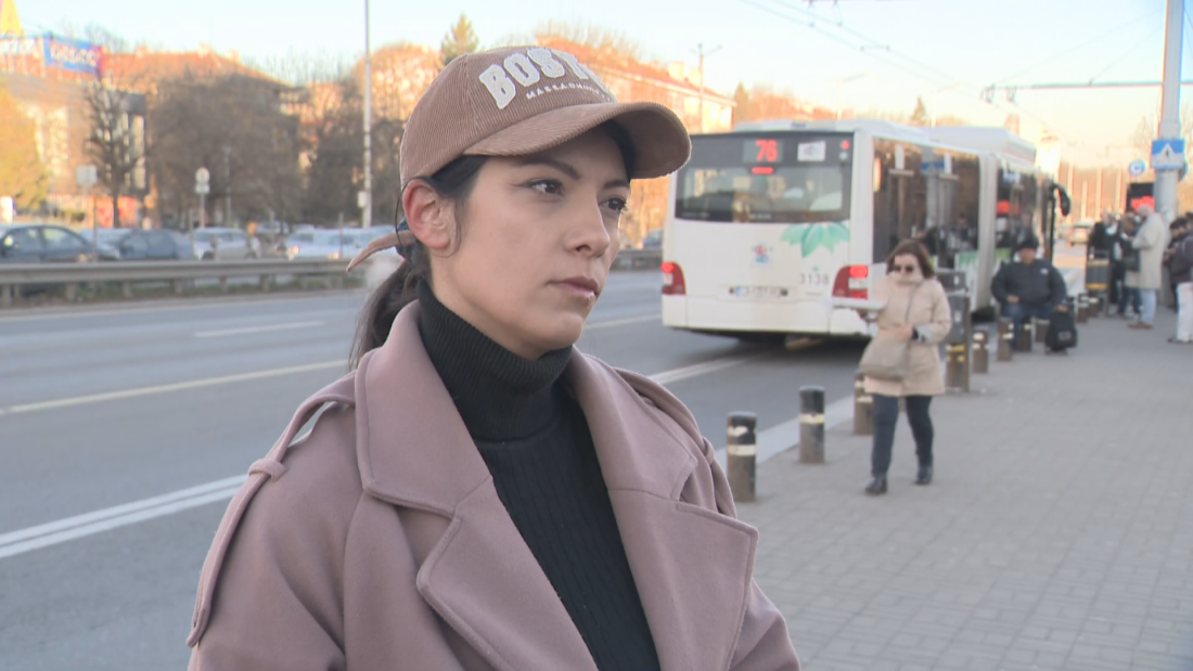 Небрежност в градския транспорт: Семейство с бебе два пъти е затиснато от вратите на автобус