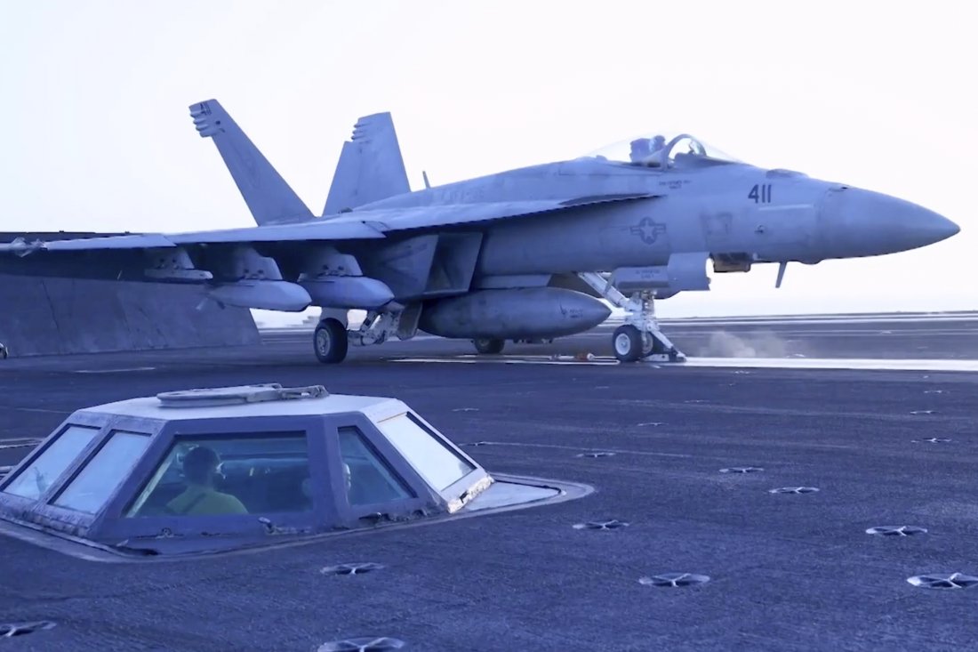 Втора атака за денонощие на йеменските хути срещу американския самолетоносач