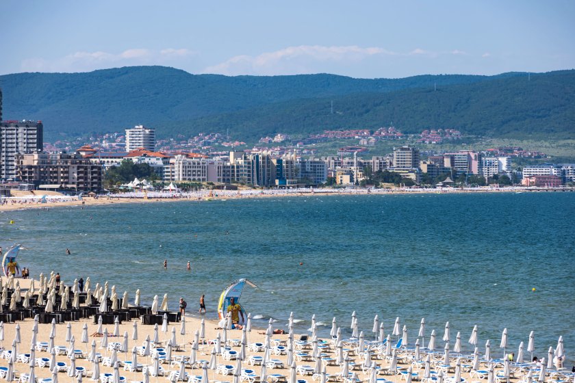 Търсят 200 000 работници за сезонна работа в Слънчев бряг