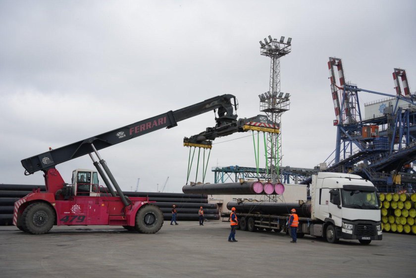 През месец май започва строителството на първото трасе от Вертикалния газов коридор