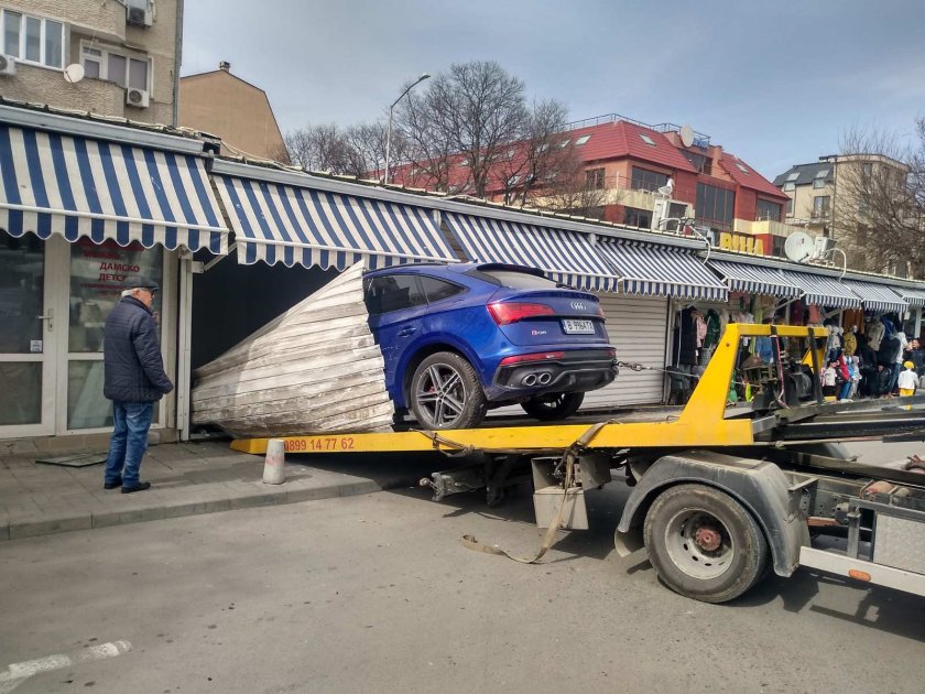 годишен шофьор вряза автомобила магазин варна