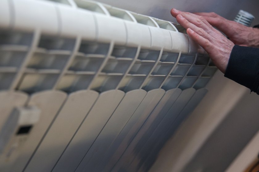 Неволи с парното - цял вход в София получи по-високи сметки за по-ниско потребление