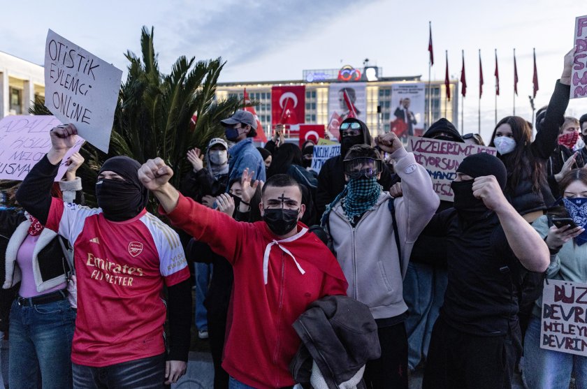 "Европа и лидерите ѝ мълчат": Протестиращи в Турция питат Запада защо няма реакция на потъпкването на правата им