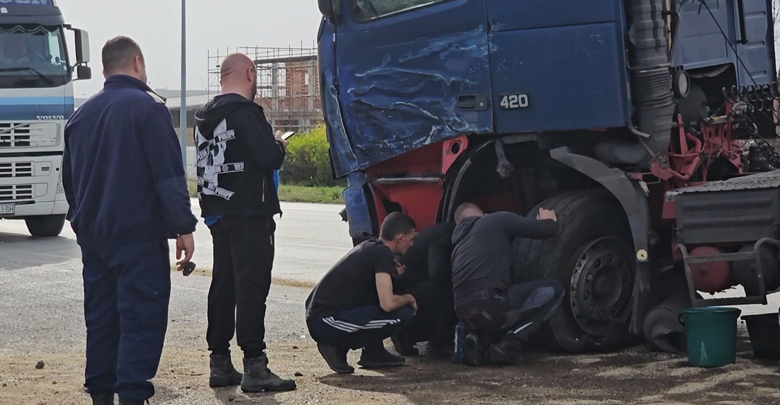 катастрофа камиони затвори движението главен път сливен