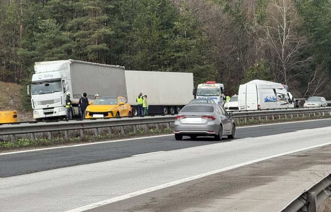 С бясна скорост по АМ "Тракия": Задържаха пияния шофьор без книжка, предизвикал жестоката катастрофа