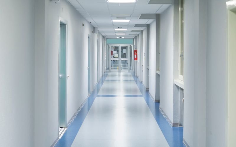 Лекарите в Пловдив се борят за живота на двумесечното бебе с менингит