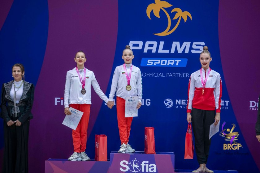 Стилияна Николова, Дара Стоянова
