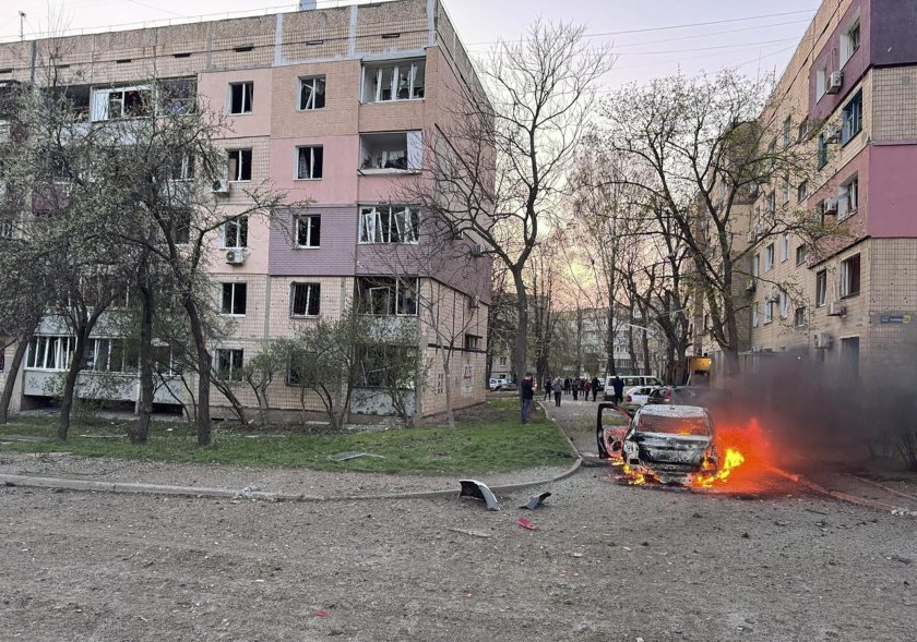 Десетки загинаха при удар на руска балистична ракета по родния град на Зеленски