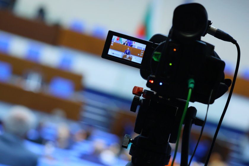 "Не е само да викаш "хайде да си ходят": Дебатът по първия вот на недоверие към кабинета "Желязков" (ОБЗОР)