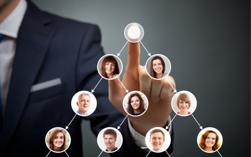 Измама, но романтична: Всичко започва с невинна покана за приятелство в социалните мрежи