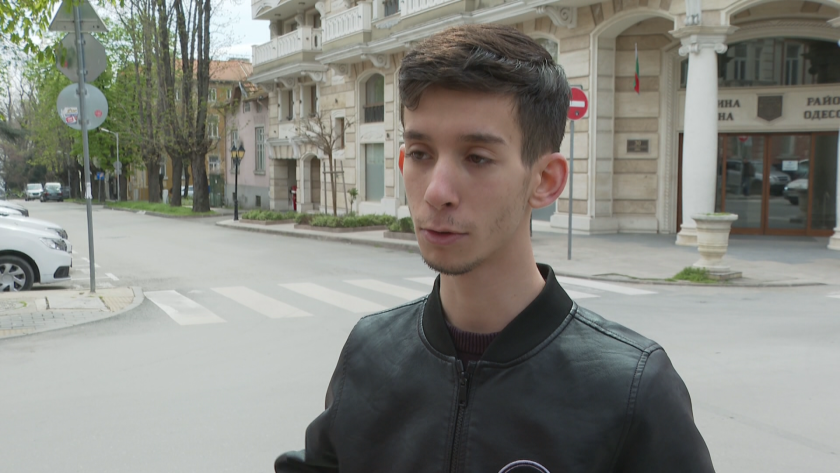 "Няма да се повтори": Пред БНТ говори младеж, участвал във возенето на капак във Варна