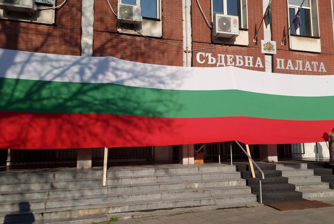 заради протест спират движението участъка долни дъбник радомирци