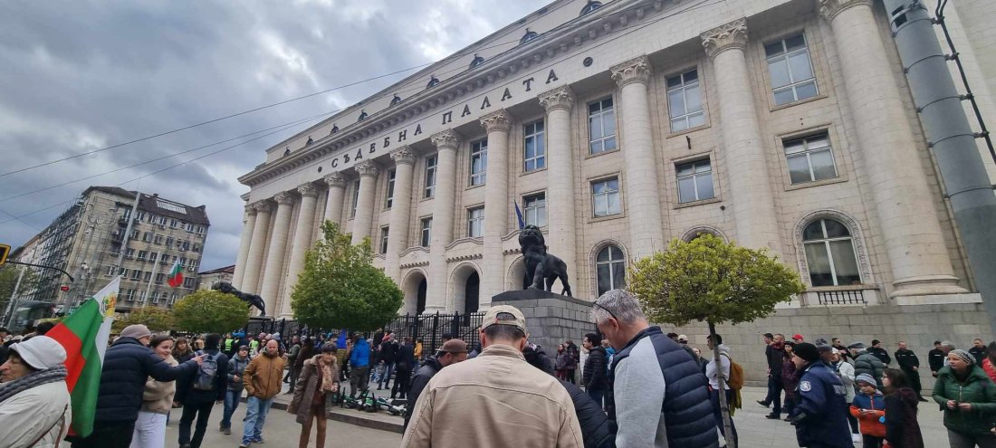 Пореден протест "Вън Пеевски от властта" в София