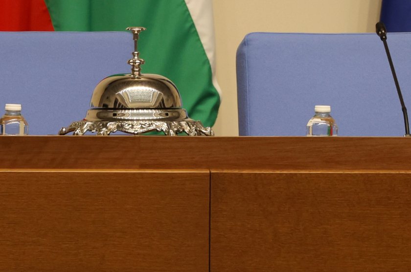 (Не)доверието в кабинета "Желязков" - реакция на народните избраници след внесения втори вот