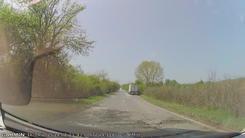 Лунните пейзажи на България: Между Златна Панега и Роман - повече дупки, отколкото път