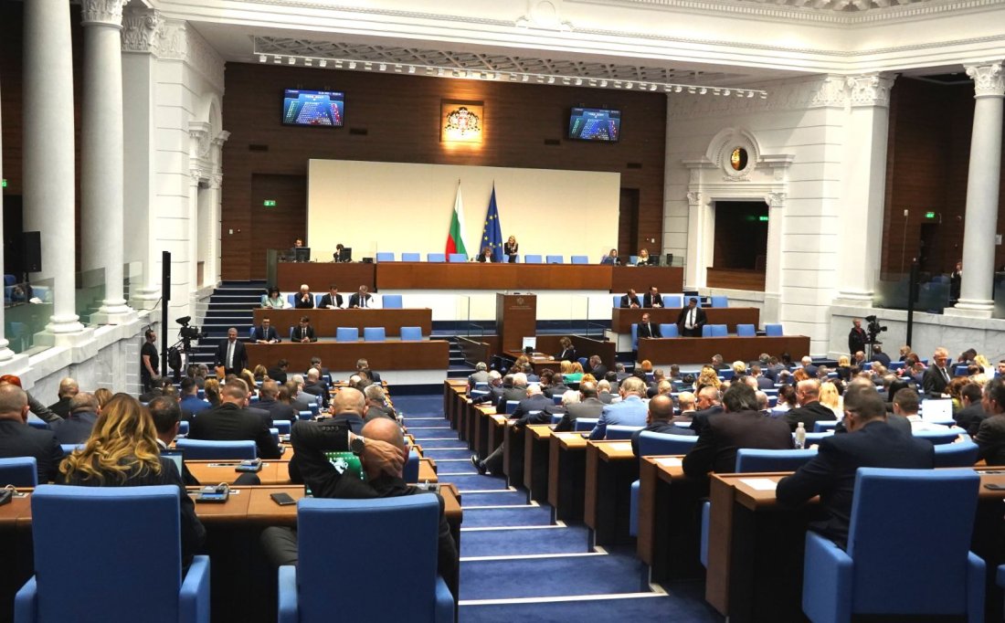 живо парламентът гласува вота недоверие кабинета желязков
