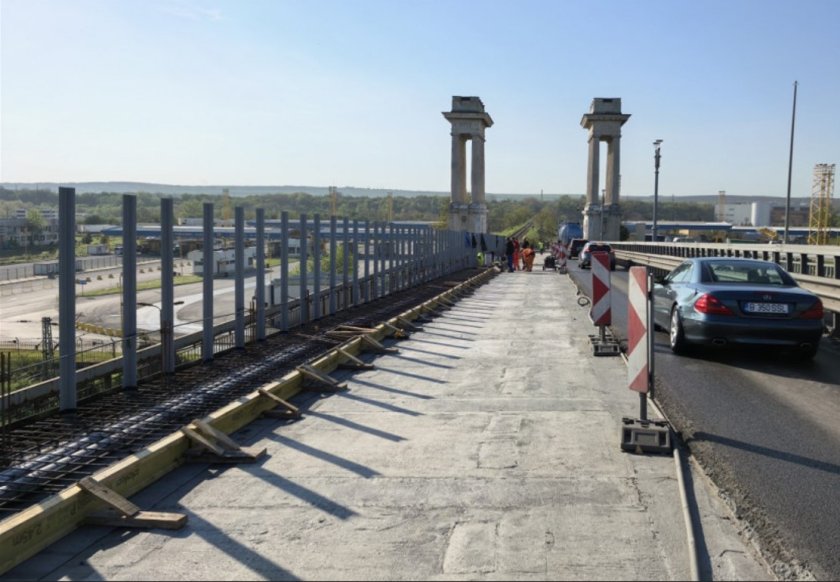 За кратки интервали в сряда ще бъде спирано движението по "Дунав мост"