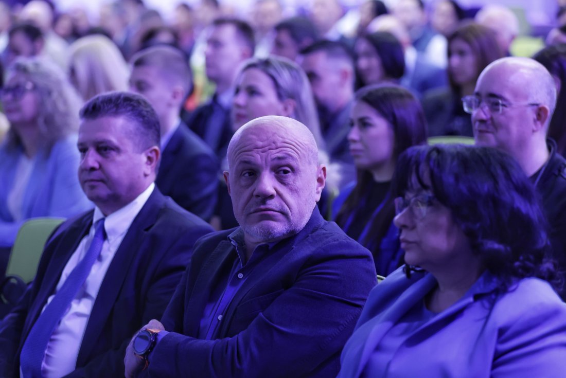 Томислав Дончев - Теменужка Петкова