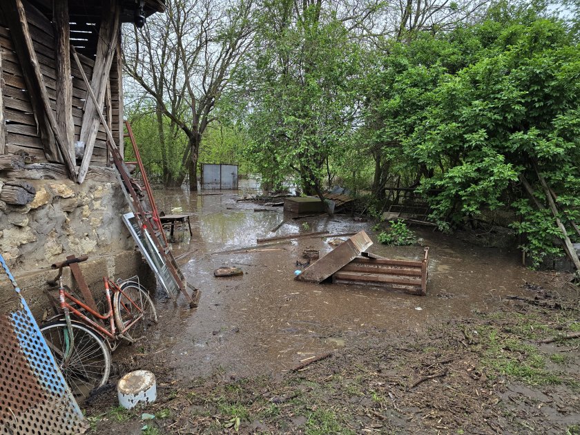 След пороите във Врачанско: Около 20 къщи са изцяло под вода в село Хайредин