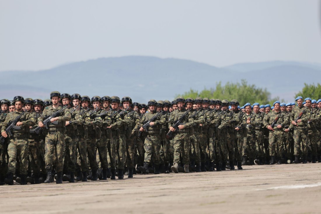 Денят на храбростта: Водосвет на бойните знамена и военен парад за празника на Българската армия