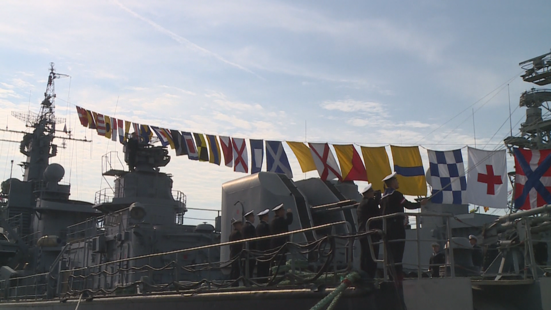 Разцветяване на бойните кораби за Деня на храбростта и във Варна