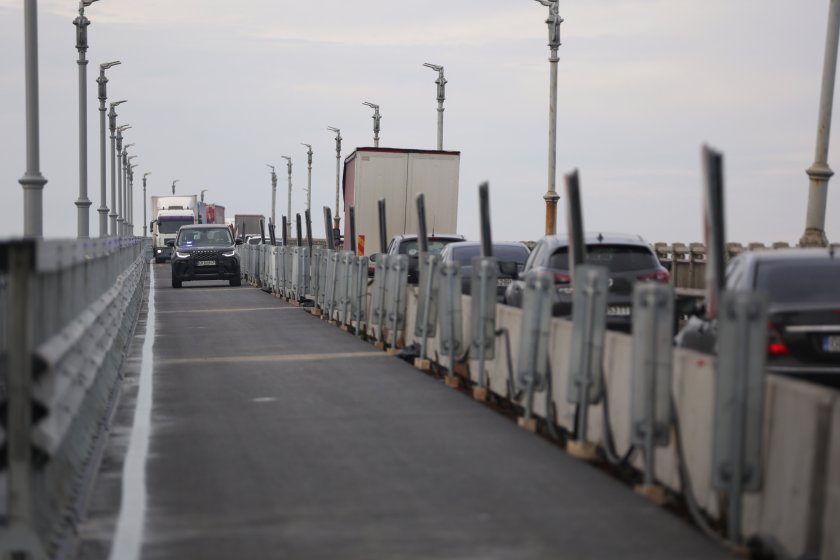 Ограничава се движението през "Дунав мост" при Русе